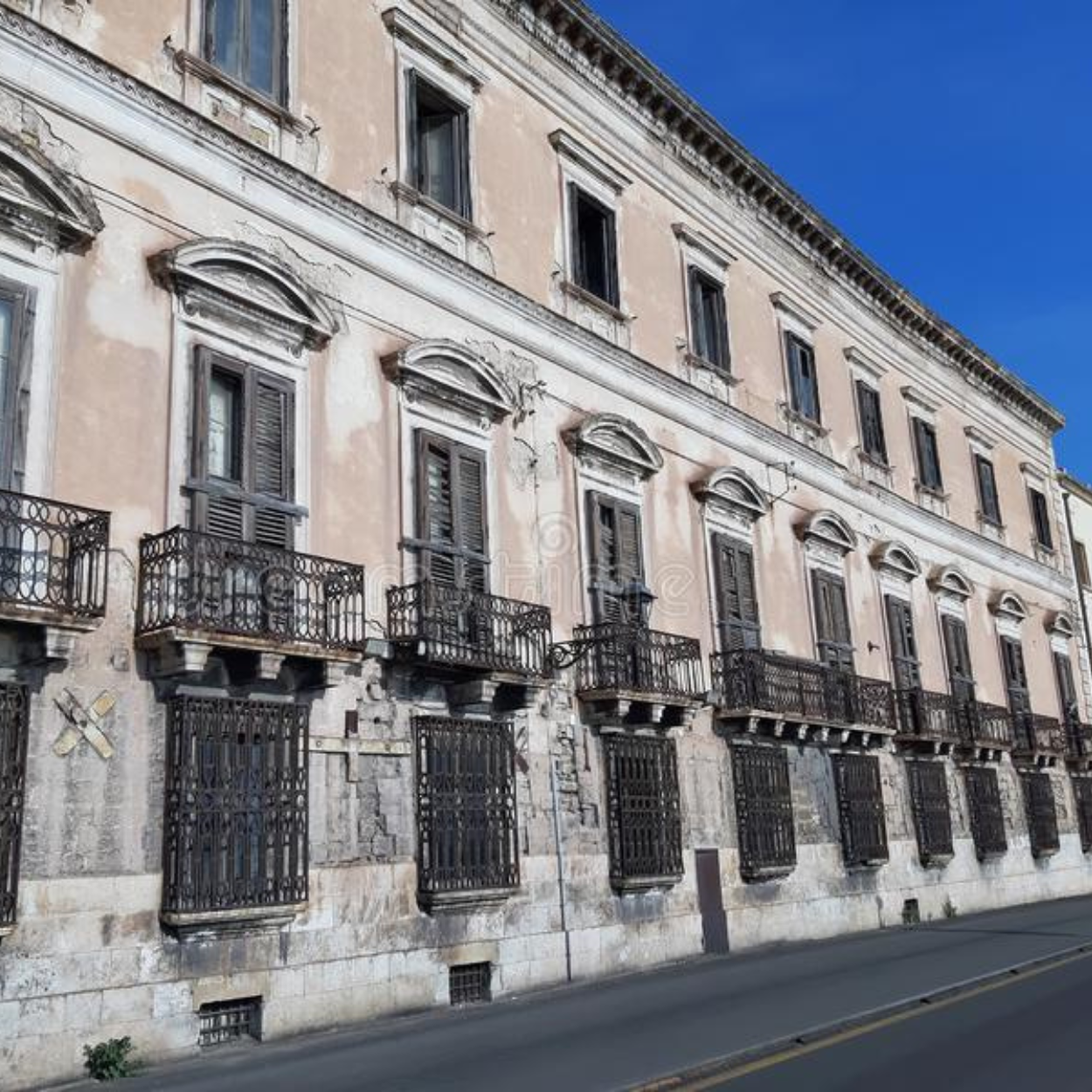 18. D'Ayala Valva Palast