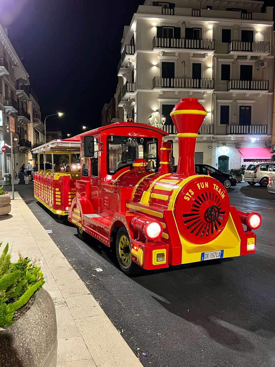 Passeggeri a bordo del trenino turistico